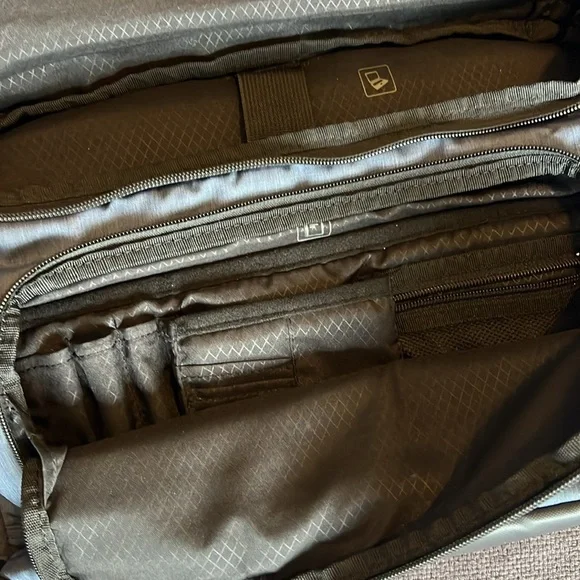 Samsonite Nylon Ripstop Messenger Bag - Picture 7 of 9